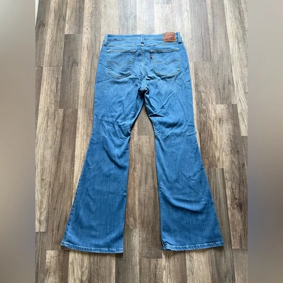 Levi’s Woman’s Medium Wash Sturdy Western Distressed 726 Flare Jeans Size 32 - Picture 9 of 12